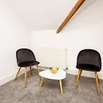 Clifton Spacious 3 Bed Apt & Parking - Simplycheckin