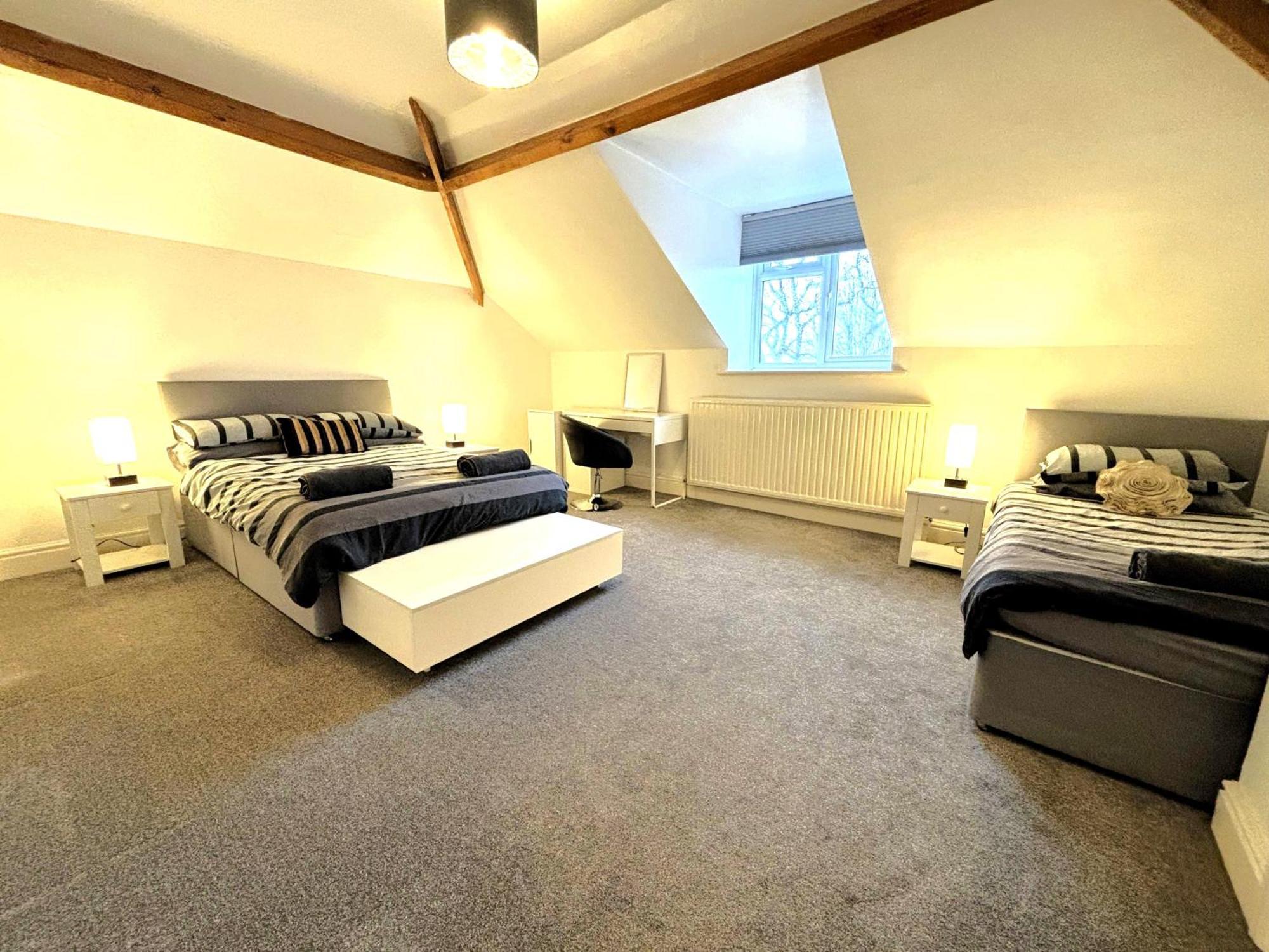 Clifton Spacious 3 Bed & Parking - Simplycheckin Apartament *